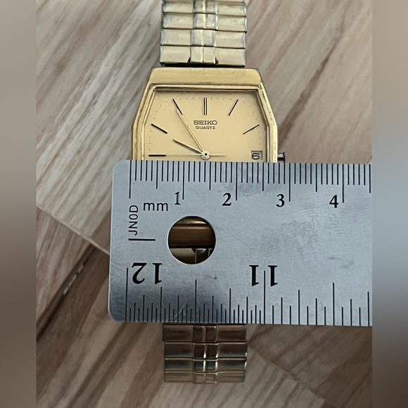 Seiko Vintage Watch Gold Tone Stretch Bracelet and Octagonal Dial Date Window - Picture 12 of 13